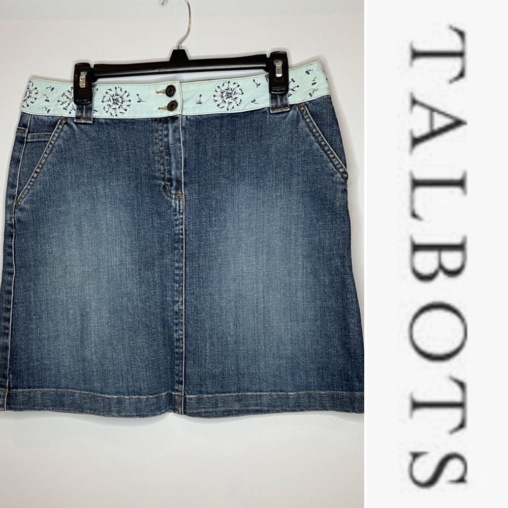 EUC Talbots stretch blue denim embroidered skirt size 12 petite.